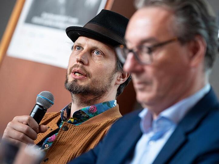 Michael Liebe (l), Leiter der Games Week, neben Helge Jürgens, Geschäftsführer New-Media-Förderung des Medienboard Berlin-Brandenburg. Die Games Week ist eine der wichtigsten Veranstaltungen der Computerspiele-Branche.