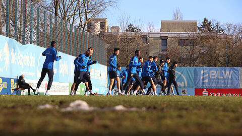 Der TSV 1860 legt mit dem Training wieder los – ohne Coach, aber dafür mit einem Glücksbringer.