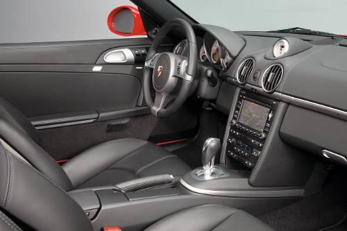 Angenehmer Arbeitsplatz: Die Schalter und Hebel im Boxster-Cockpit liegen gut zur Hand.