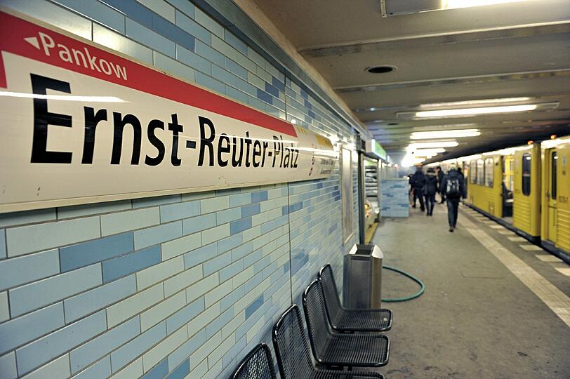 Am Ernst-Reuter-Platz stieß ein Mann eine Frau vor die einfahrende U-Bahn.