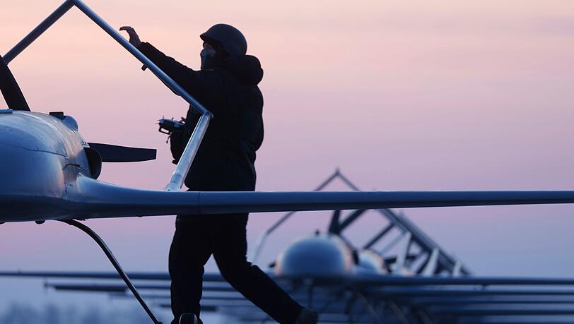 Russland will sich durch die Abschaltung des mobilen Internets an strategisch wichtigen Objekten besser vor ukrainischen Drohnenangriffen schützen. (Archivbild)