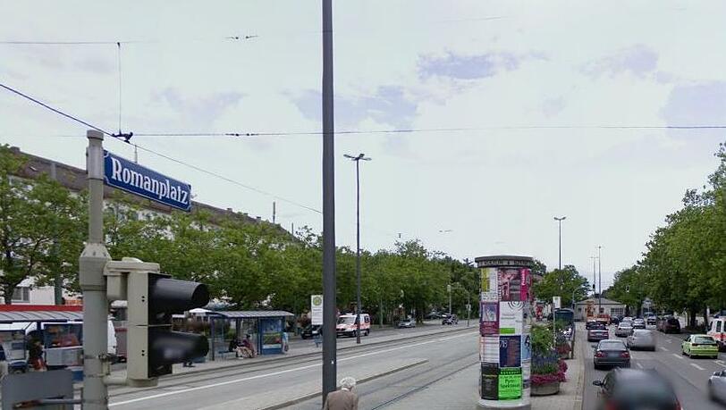 In der Nähe vom Romanplatz ist der Kulturpavillon, dort ist am 22. Mai das Künstlergespräch. In der Nähe vom Romanplatz ist der Kulturpavillon, dort ist am 22. Mai das Künstlergespräch.
