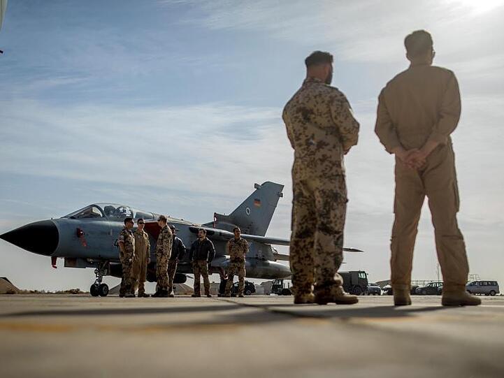Vom Luftwaffenstützpunkt Al-Asrak in Jordanien starten Tornado-Aufklärungsflugzeuge im Rahmen der Mission "Counter Daesh" in Richtung Syrien.