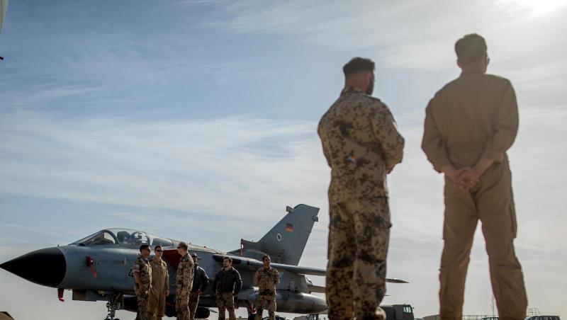 Vom Luftwaffenstützpunkt Al-Asrak in Jordanien starten Tornado-Aufklärungsflugzeuge im Rahmen der Mission "Counter Daesh" in Richtung Syrien. Vom Luftwaffenstützpunkt Al-Asrak in Jordanien starten Tornado-Aufklärungsflugzeuge im Rahmen der Mission "Counter Daesh" in Richtung Syrien.