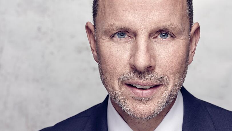 Rechtsanwalt, Buchautor und Unternehmer Christian Solmecke analysiert, wie es im Fall Rammstein nun weitergehen könnte. Rechtsanwalt, Buchautor und Unternehmer Christian Solmecke analysiert, wie es im Fall Rammstein nun weitergehen könnte.