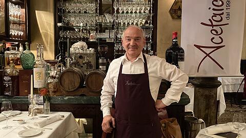 Michele Perego bewirtet die Gäste im Acetaia.