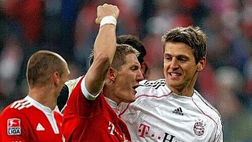 Jubeln am 8. Mai nach dem 34. Spieltag die Bayern wie hier mit Robben, Schweinsteiger und Keeper Butt - oder doch Bayer Leverkusen? Jubeln am 8. Mai nach dem 34. Spieltag die Bayern wie hier mit Robben, Schweinsteiger und Keeper Butt - oder doch Bayer Leverkusen?