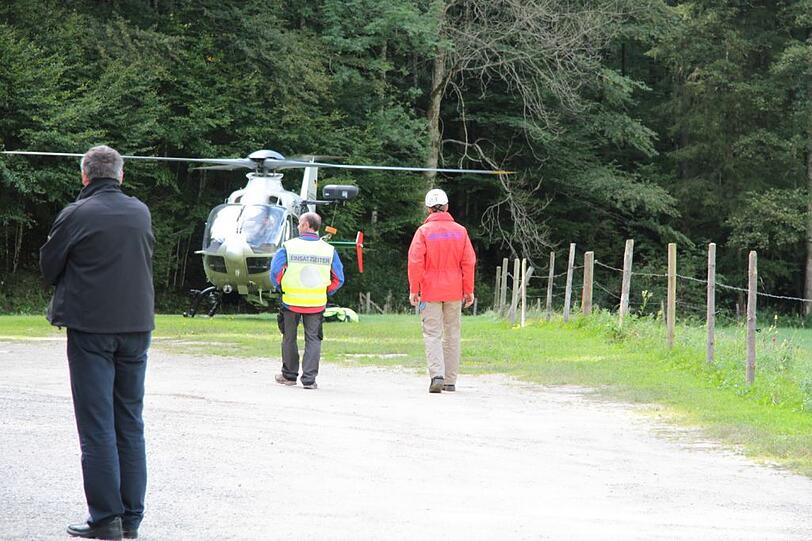 Die Leiche des verunglückten Mountainbikers wurde mit einem Hubschrauber geborgen.
