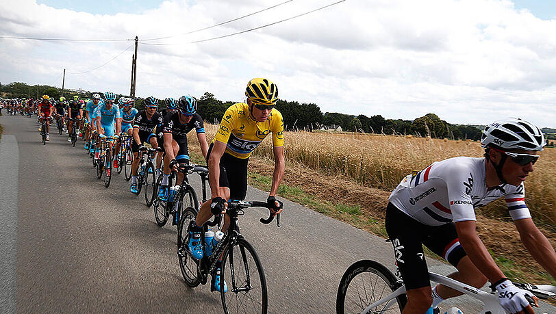 Christopher Froome (in gelb) will nach dem Sieg 2013 und dem Debakel 2014 dieses Jahr wieder ganz oben stehen. Christopher Froome (in gelb) will nach dem Sieg 2013 und dem Debakel 2014 dieses Jahr wieder ganz oben stehen.