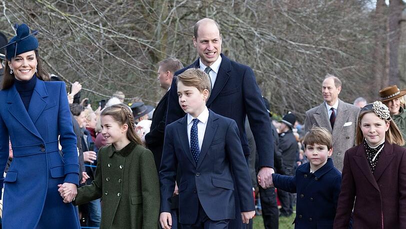 Die Kinder von Prinzessin Kate und Prinz William, Prinzessin Charlotte, Prinz George, und Prinz Louis (hier Hand in Hand mit Cousine Mia Tindall), haben derzeit Schulferien. Die Kinder von Prinzessin Kate und Prinz William, Prinzessin Charlotte, Prinz George, und Prinz Louis (hier Hand in Hand mit Cousine Mia Tindall), haben derzeit Schulferien.