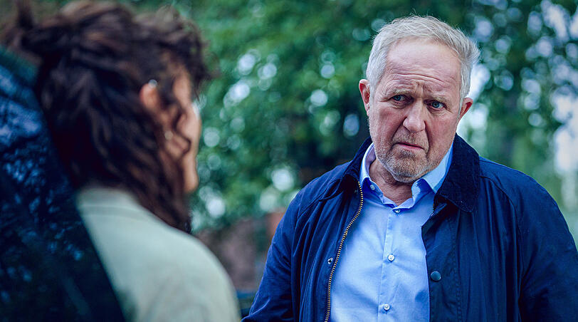 Die Tochter des Toten, Linda Filipovic (Gabriela García-Vargas), wird kritisch von Ermittler Moritz Eisner (Harald Krassnitzer) auf Motiv und Alibi geprüft. Die Tochter des Toten, Linda Filipovic (Gabriela García-Vargas), wird kritisch von Ermittler Moritz Eisner (Harald Krassnitzer) auf Motiv und Alibi geprüft.