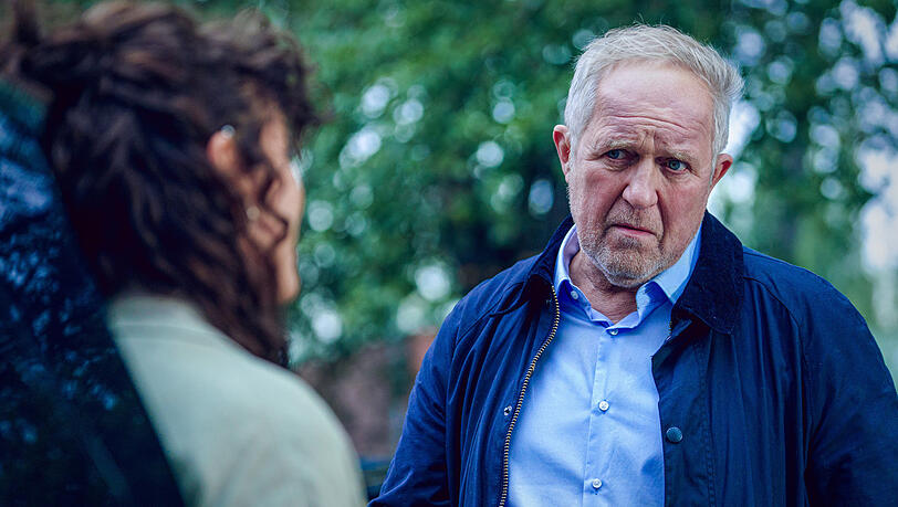 Die Tochter des Toten, Linda Filipovic (Gabriela García-Vargas), wird kritisch von Ermittler Moritz Eisner (Harald Krassnitzer) auf Motiv und Alibi geprüft. Die Tochter des Toten, Linda Filipovic (Gabriela García-Vargas), wird kritisch von Ermittler Moritz Eisner (Harald Krassnitzer) auf Motiv und Alibi geprüft.