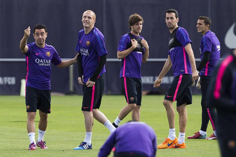Der Franzose Jérémy Mathieu (Zweiter von links) ist der einzige Ausfall im kader des FC Barcelona.