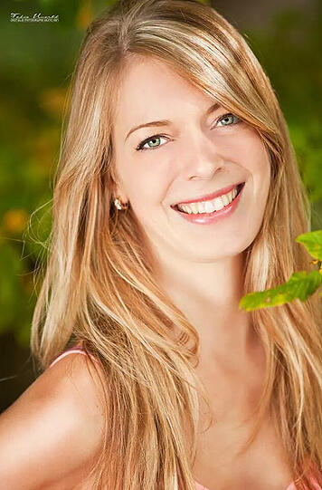 Die 23-Jährige Iris ist 1,71m groß, kommt aus München und studiert Sustainable Marketing and Leadership.