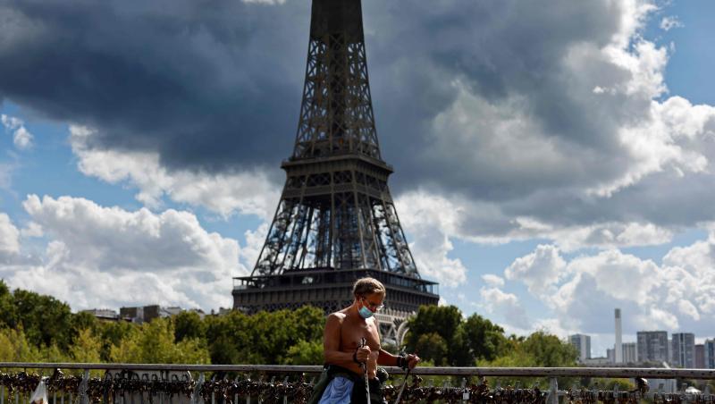 Die Maske ist mittlerweile in ganz Paris Pflicht - doch in Frankreich steigen die Zahlen weiter kräftig an. Die Maske ist mittlerweile in ganz Paris Pflicht - doch in Frankreich steigen die Zahlen weiter kräftig an.