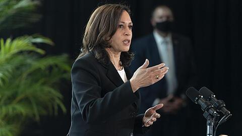 Kamala Harris, Vizepräsidentin der USA, spricht zu den Medien. Bei der ersten Auslandsreise von Kamala Harris als US-Vizepräsidentin haben in Mexiko die beiden Nachbarländer eine engere Zusammenarbeit unter anderem beim Thema Migration vereinbart.