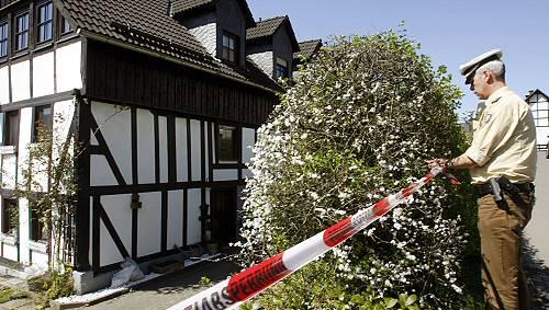 Das abgesperrte Haus in Wenden bei Olpe Das abgesperrte Haus in Wenden bei Olpe