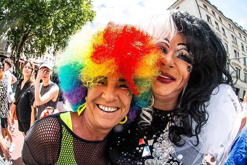 Buntes Treiben bei der CSD-Parade in München.