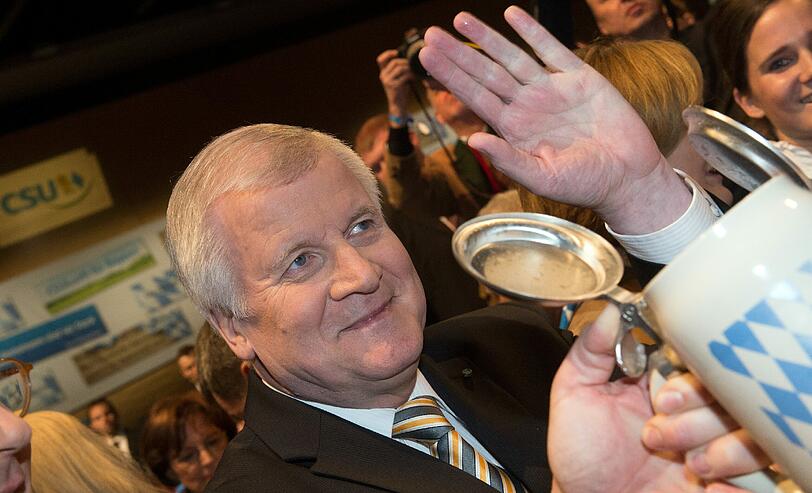 Der Haupt-Act in der Passauer Dreiländerhalle: CSU-Chef Horst Seehofer