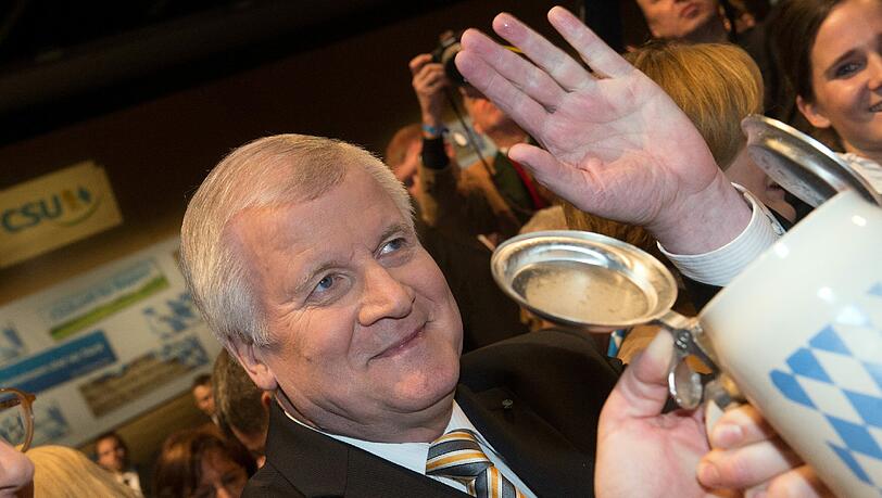 Der Haupt-Act in der Passauer Dreiländerhalle: CSU-Chef Horst Seehofer Der Haupt-Act in der Passauer Dreiländerhalle: CSU-Chef Horst Seehofer