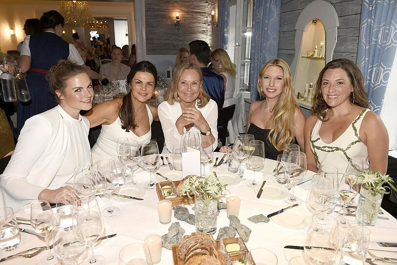 Ulrika Gutheinz und Tochter Vivi, Sybille Beckenbauer, Sabine Piller und Simone Ballack