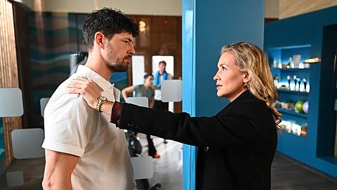 "Alles was z&auml;hlt": Mika (l.) wird von Rosalie in seinen Pl&auml;nen ausgebremst.