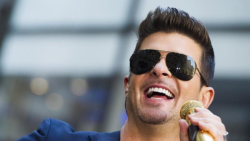 Thicke performt für den Sender NBC in New York Thicke performt für den Sender NBC in New York