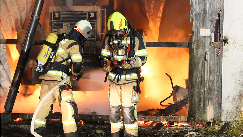 Die Ursache für den Brand ist noch unklar. Klicken Sie sich durch die Bilder des Feuerwehreinsatzes in Mettenheim.