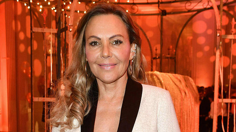 Natascha Ochsenknecht (55) bewies sich in Dschungelprüfungen 2019 bei "Ich bin ein Star - holt mich hier raus!" immer wieder als schmerzfrei und holte viele Sterne. Wie würde sie sich wohl am Strand schlagen?