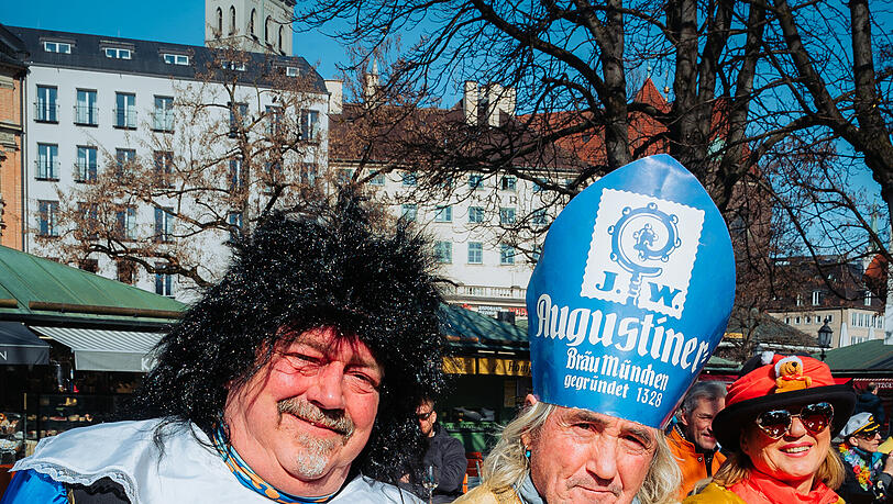 Der Augustiner-Bischof Rainer Maria (r.) möchte es am Dienstag krachen lassen. Der Augustiner-Bischof Rainer Maria (r.) möchte es am Dienstag krachen lassen.