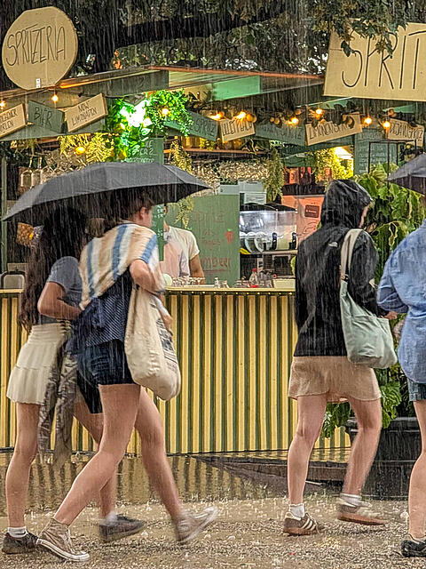 Zuerst Extremhitze dann Unwetter: Das Tollwood-Sommerfestival hatte heuer keinen leichten Start.