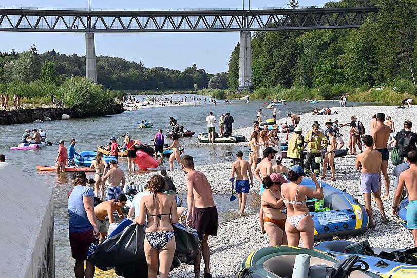 Viele Gruppen in Schlauchbooten waren am Wochenende wieder auf der Isar unterwegs. Viele Gruppen in Schlauchbooten waren am Wochenende wieder auf der Isar unterwegs.