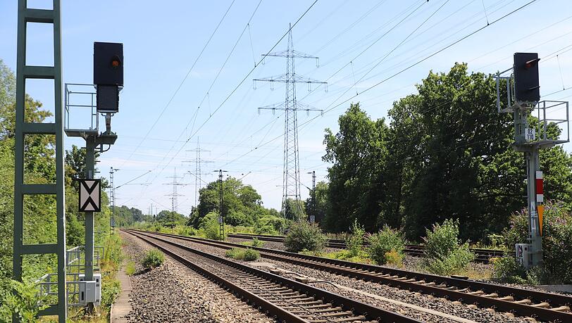 2023 hat die Bahn den Einsatz von Glyphosat eingestellt - und macht nun die Kehrtwende. (Archivbild) 2023 hat die Bahn den Einsatz von Glyphosat eingestellt - und macht nun die Kehrtwende. (Archivbild)