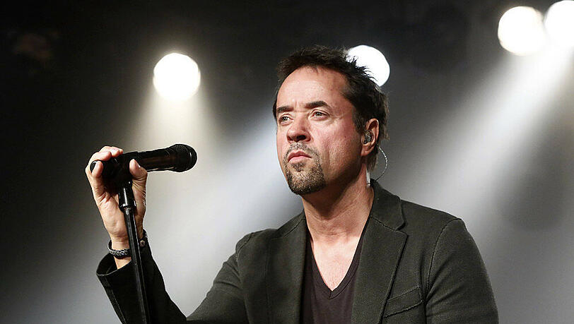 Jan Josef Liefers kann nicht nur Schauspielern sondern auch Singen Jan Josef Liefers kann nicht nur Schauspielern sondern auch Singen