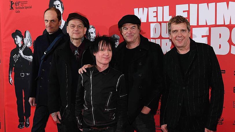 Tolle Trikots statt Tote Hosen? Warum nicht beides, dachten sich Campino und Co. Tolle Trikots statt Tote Hosen? Warum nicht beides, dachten sich Campino und Co.