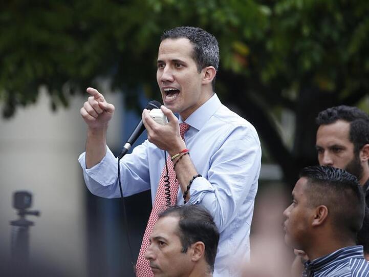 "Wir organisieren uns, um diese Tragödie hinter uns zu lassen und die illegale Machtübernahme zu beenden", sagt Guaidó.