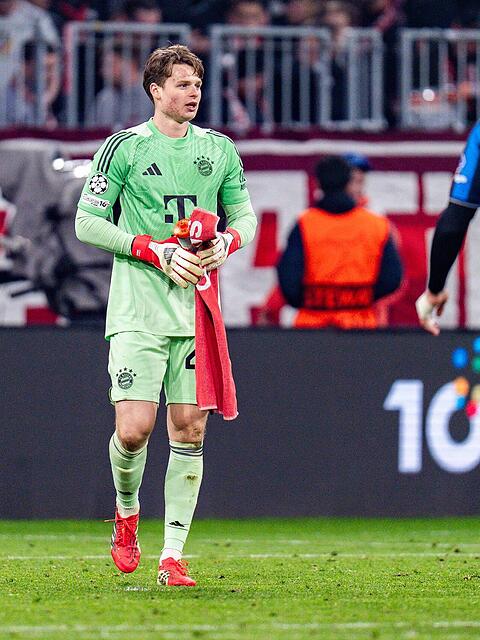 Wird wohl erstmal beim DFB-Team dabei sein: Bayern-Keeper Jonas Urbig.