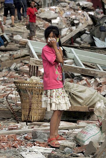 Das Beben beschädigte in Sichuan und den anliegenden Provinzen mehr als fünf Millionen Gebäude, und 5,8 Millionen Menschen wurden obdachlos.