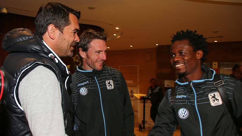"Ich bin froh ein Löwe zu sein!" Mit diesen Worten begrüßte Anthony Annan Fans und Verantortliche des TSV 1860 am Montagabend in Marbella. Die ersten Bilder von seiner Ankunft im Trainingslager. "Ich bin froh ein Löwe zu sein!" Mit diesen Worten begrüßte Anthony Annan Fans und Verantortliche des TSV 1860 am Montagabend in Marbella. Die ersten Bilder von seiner Ankunft im Trainingslager.
