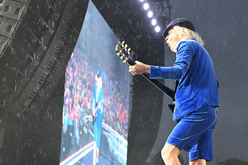 Bei Angus Young macht das überstrapazierte Wort Ikone wirklich Sinn, vor allem dank der Schuluniform.