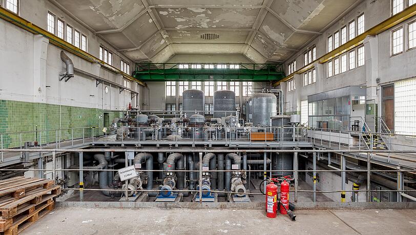 Das alte Kesselhaus vor der Revitalisierung: Die Rohre und Dampfkessel des Heizkraftwerkes wurden ganz ausgeräumt. Das alte Kesselhaus vor der Revitalisierung: Die Rohre und Dampfkessel des Heizkraftwerkes wurden ganz ausgeräumt.