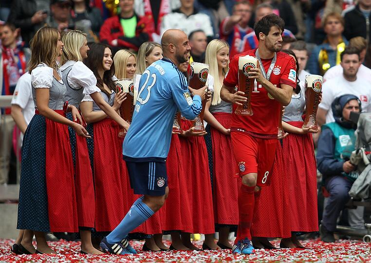 Konfetti, Bierduschen und Meisterschale: Die besten Bilder von der Bayern-Party aus der Allianz Arena!