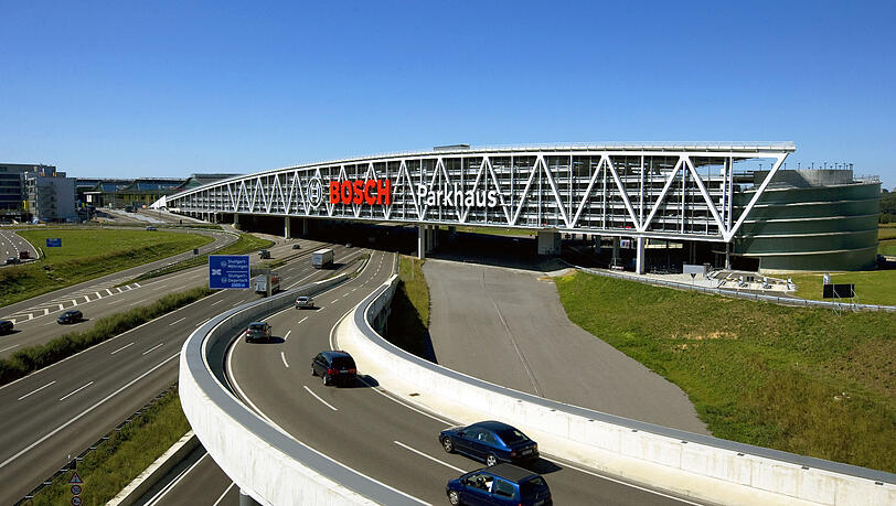 Das Parkhaus über der A8 ist Vorbild: Die CSU will ein ähnliches Gebäude auch in München bauen. Das Parkhaus über der A8 ist Vorbild: Die CSU will ein ähnliches Gebäude auch in München bauen.