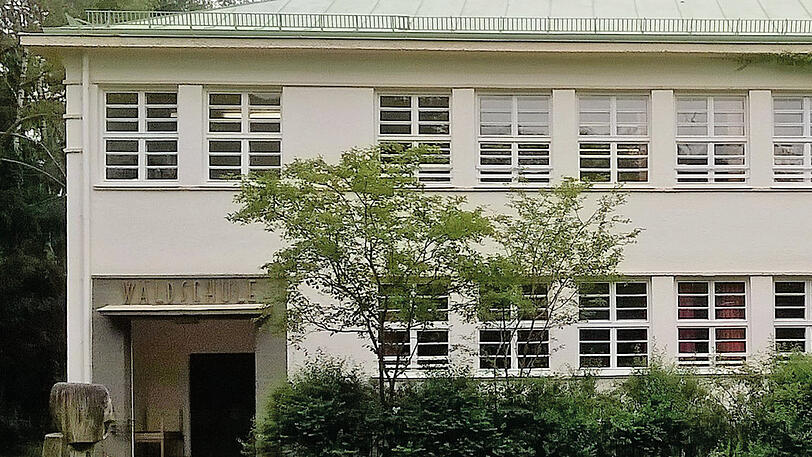 Die Waldschule vor der Sanierung durch die Stadt.