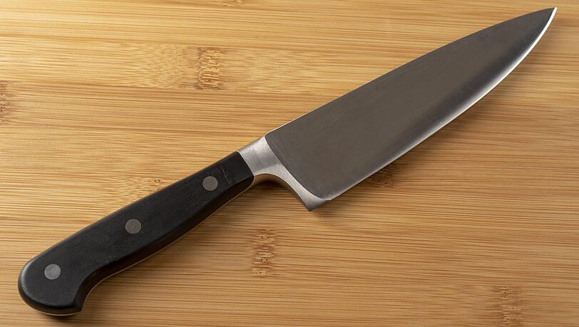 In einer Unterkunft kam es am Samstag zum Streit – einer der Bewohner griff dabei wohl zu einem Küchenmesser. (Symbolbild)