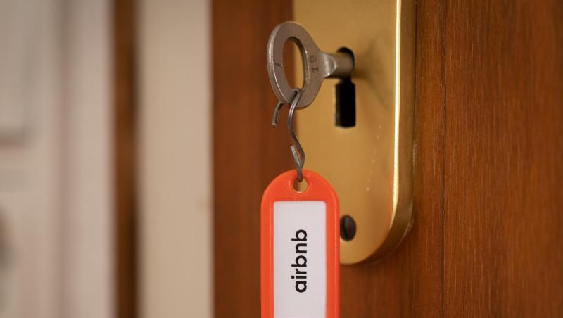 Airbnb verbietet Partys in allen auf der Plattform gemieteten Wohnungen. Airbnb verbietet Partys in allen auf der Plattform gemieteten Wohnungen.
