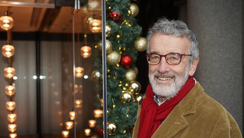 Daheim stellt Wolfgang Püschel keinen Baum auf, aber Deko muss sein, sagt er. Daheim stellt Wolfgang Püschel keinen Baum auf, aber Deko muss sein, sagt er.