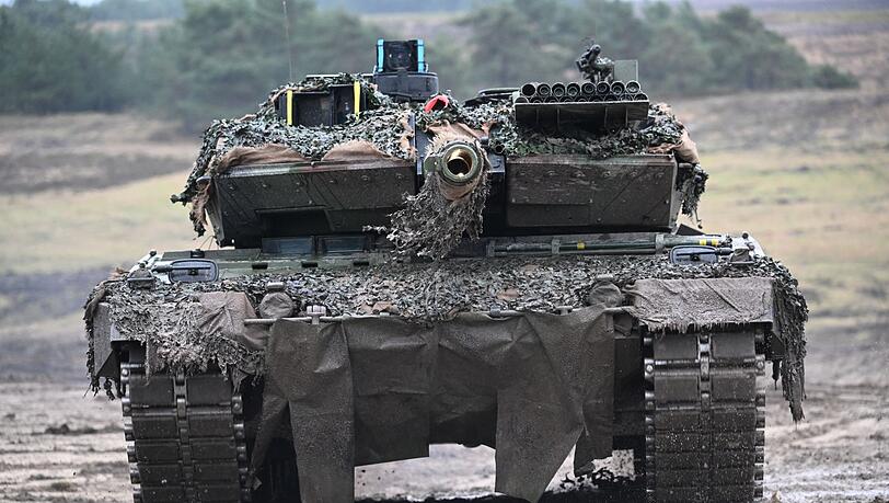 Die Bundesregierung will 14 Kampfpanzer vom Typ Leopard 2A6 an die Ukraine liefern.