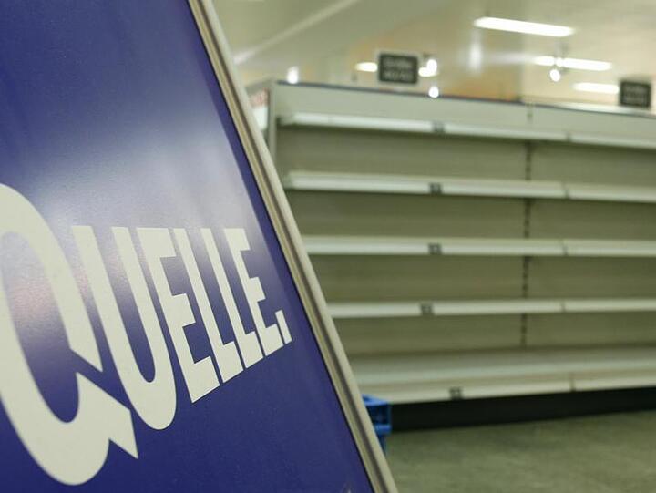 Leere Regale im Quelle-Einkaufszentrum in Nürnberg.
