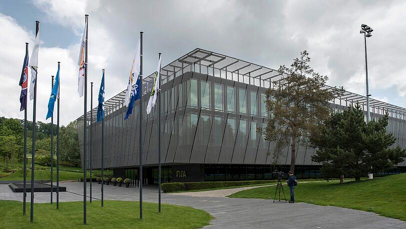 Der Hauptsitz der FIFA in Zürich wurde am Mittwochvormittag von der Schweizer Bundesanwaltschaft durchsucht. Der Hauptsitz der FIFA in Zürich wurde am Mittwochvormittag von der Schweizer Bundesanwaltschaft durchsucht.